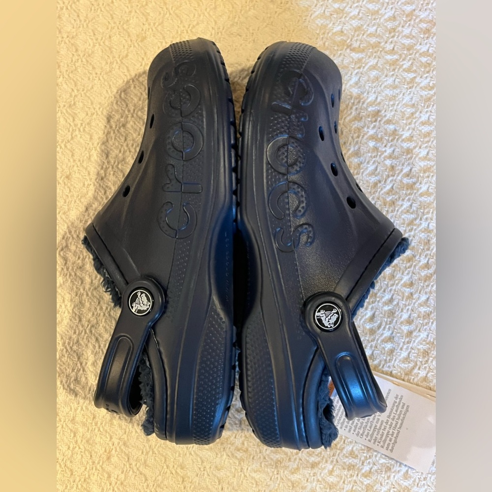 Warm Crocs, lined, navy blue. NWT. Size 7 women, or 5 men - Picture 7 of 9